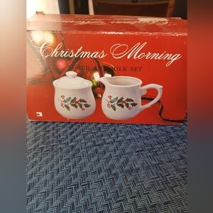 Holiday sugar and creamer set